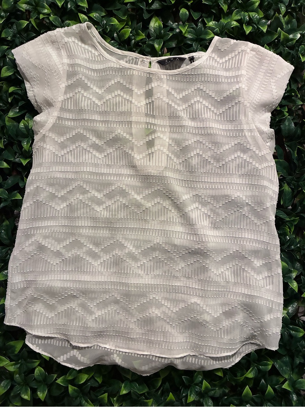 ZOA New York White Sheer Chevron Textured Cap Sleeve Blouse Top Size Small